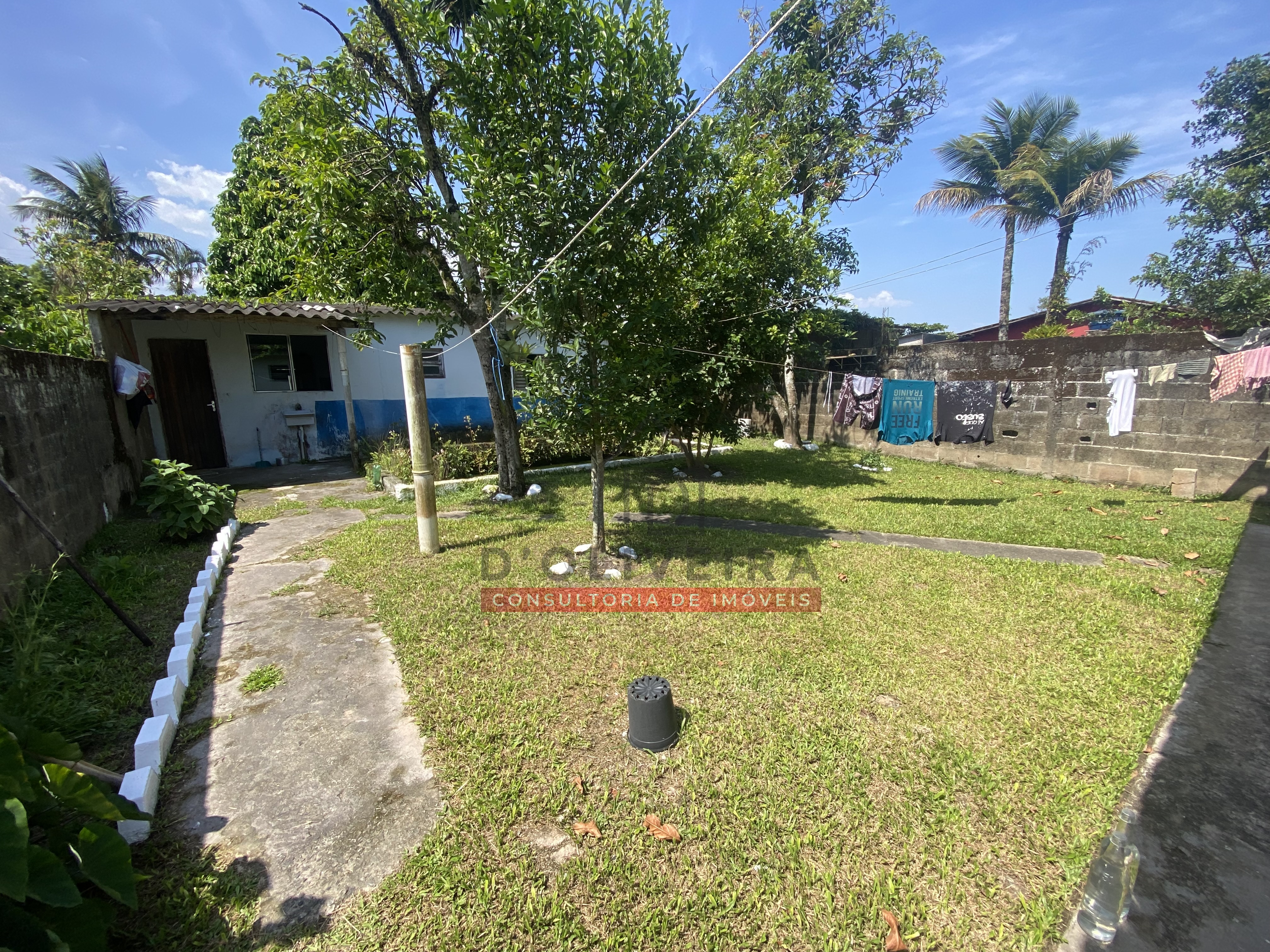 Casa com espaço comercial à venda na Vila Peruíbe - Peruíbe - SP