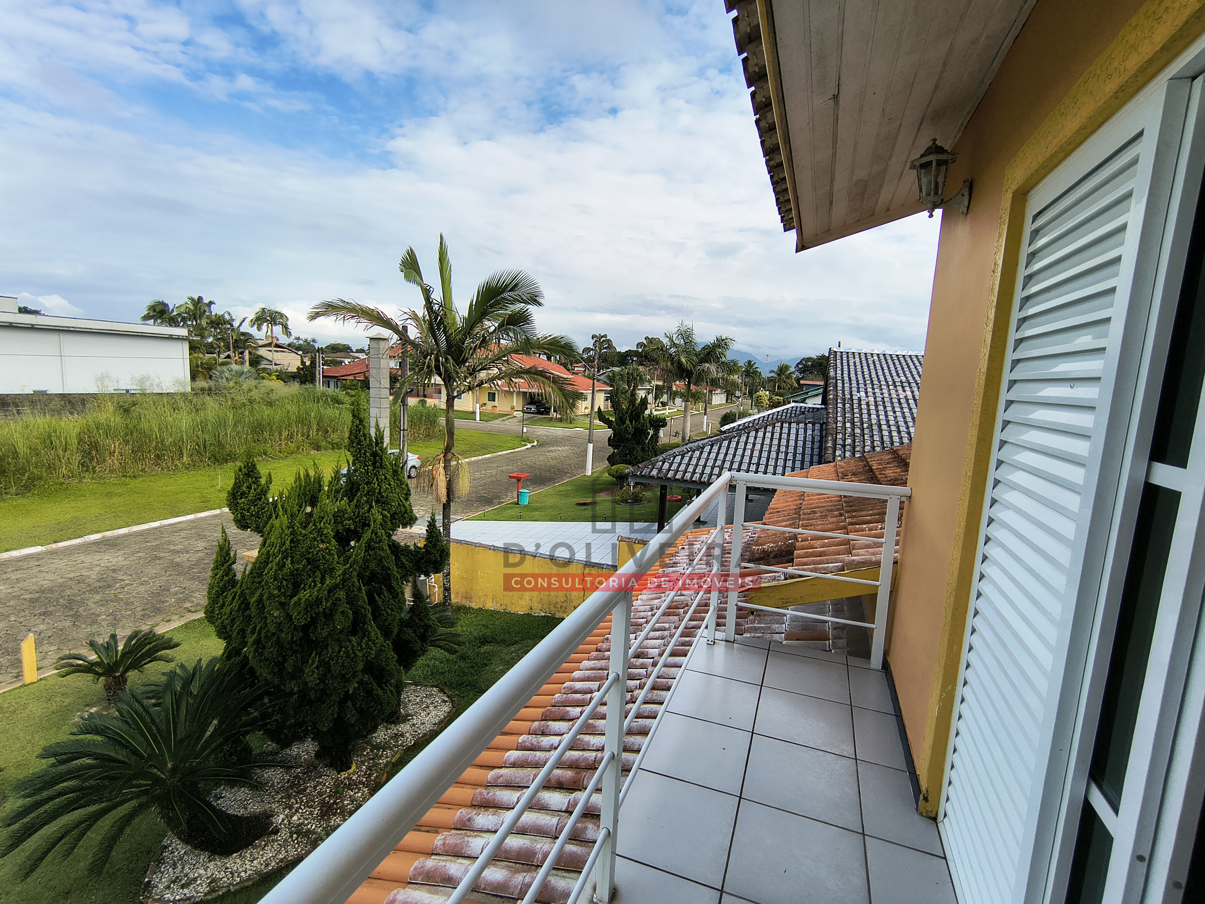 Sobrado com piscina à venda no Bougainvillée V - Peruíbe - SP