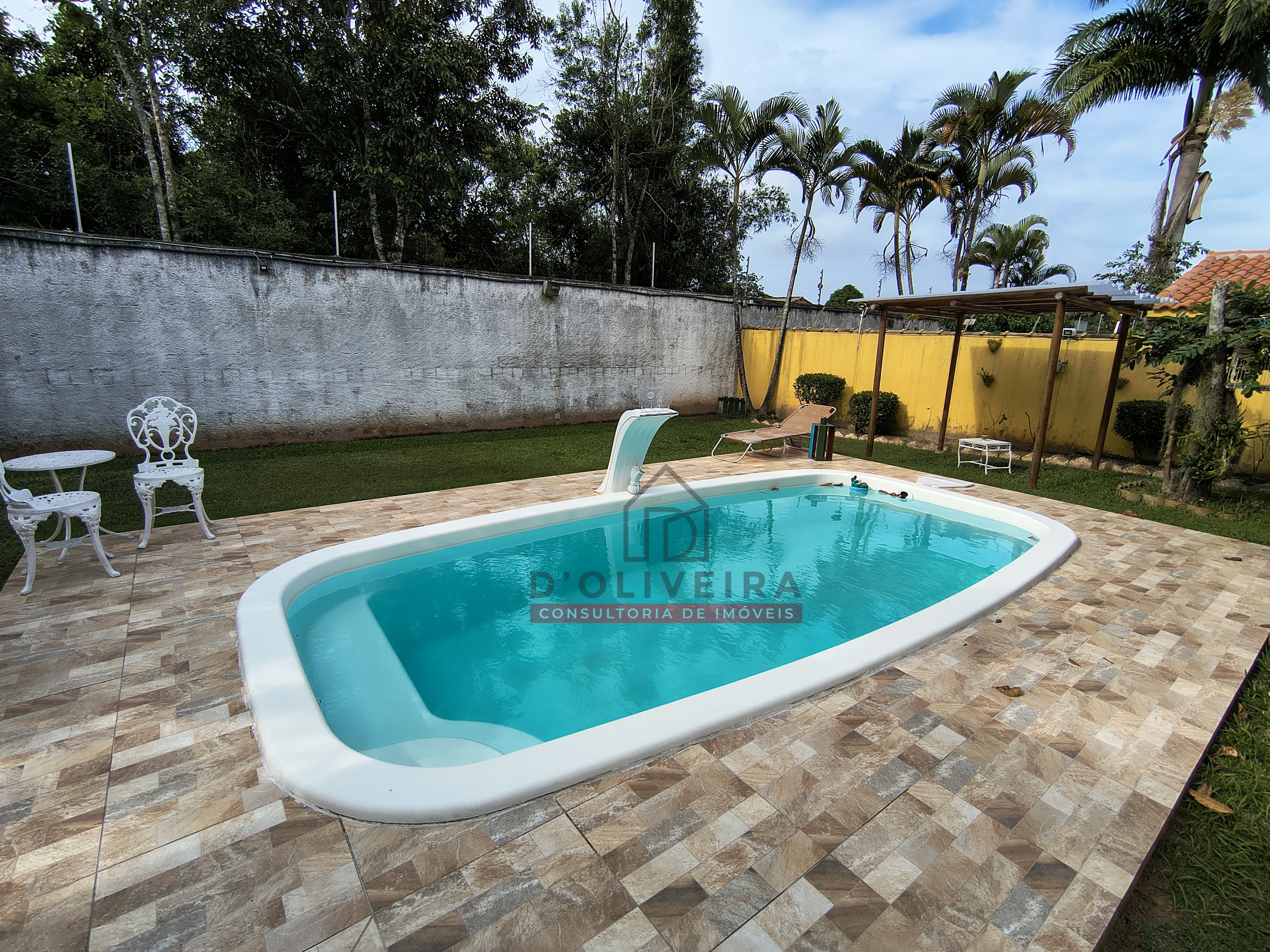 Sobrado com piscina à venda no Bougainvillée V - Peruíbe - SP