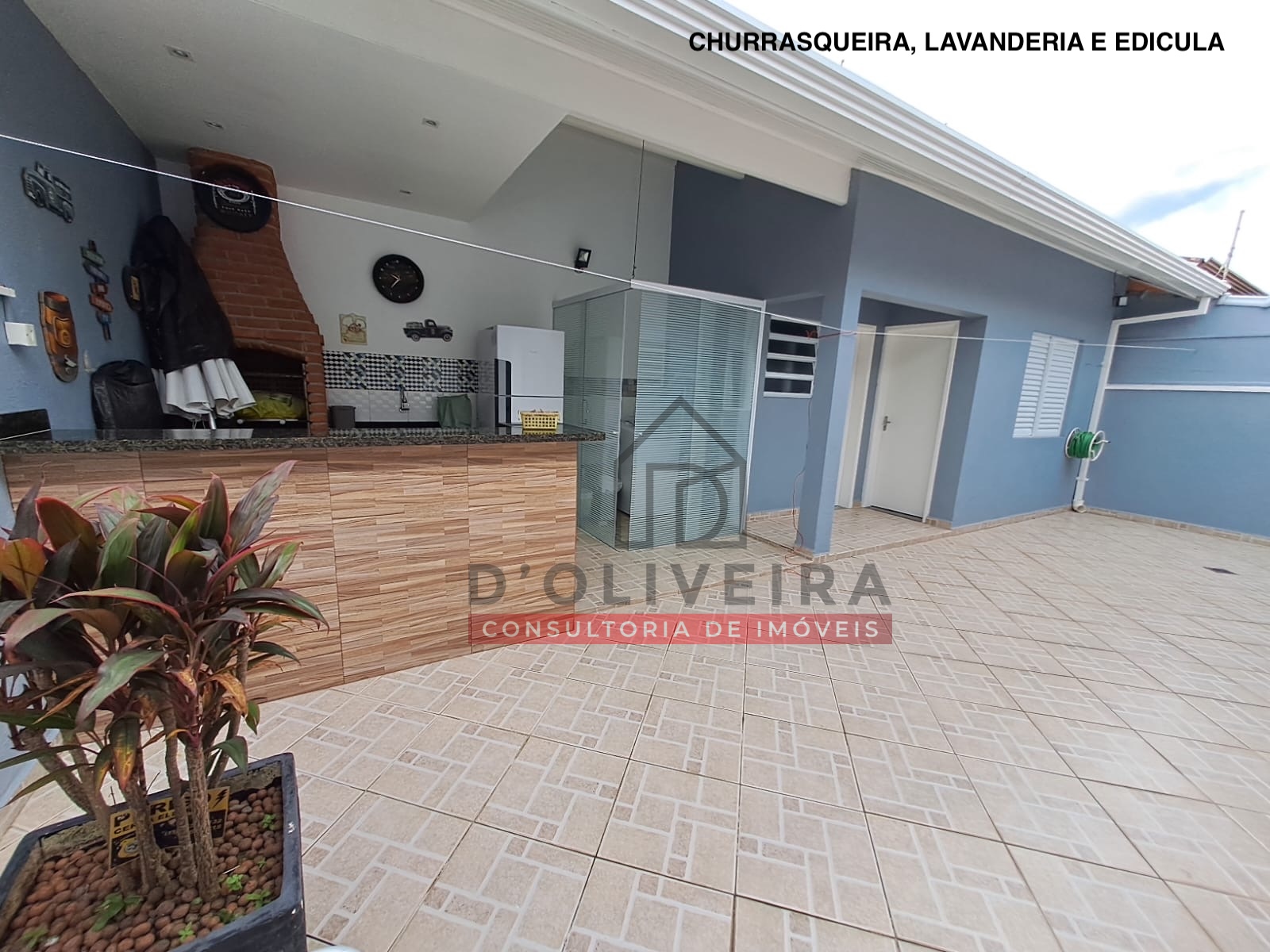 Casa térrea com piscina à venda no Três Marias - Peruíbe - SP
