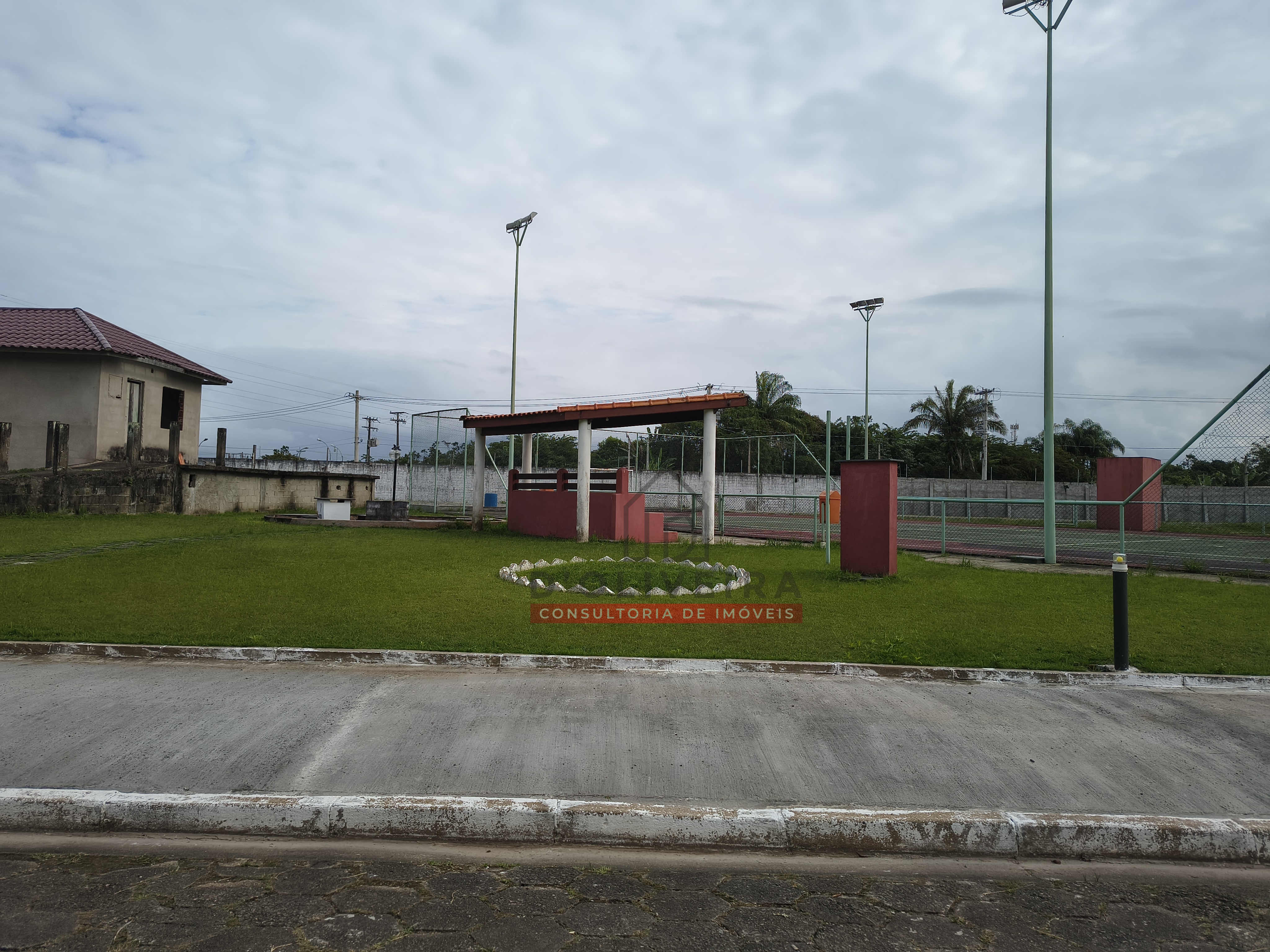 Sobrado com piscina à venda no Bougainvillée V - Peruíbe - SP