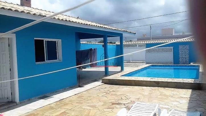Casa térrea com piscina à venda na Estancia São José - Peruíbe - SP