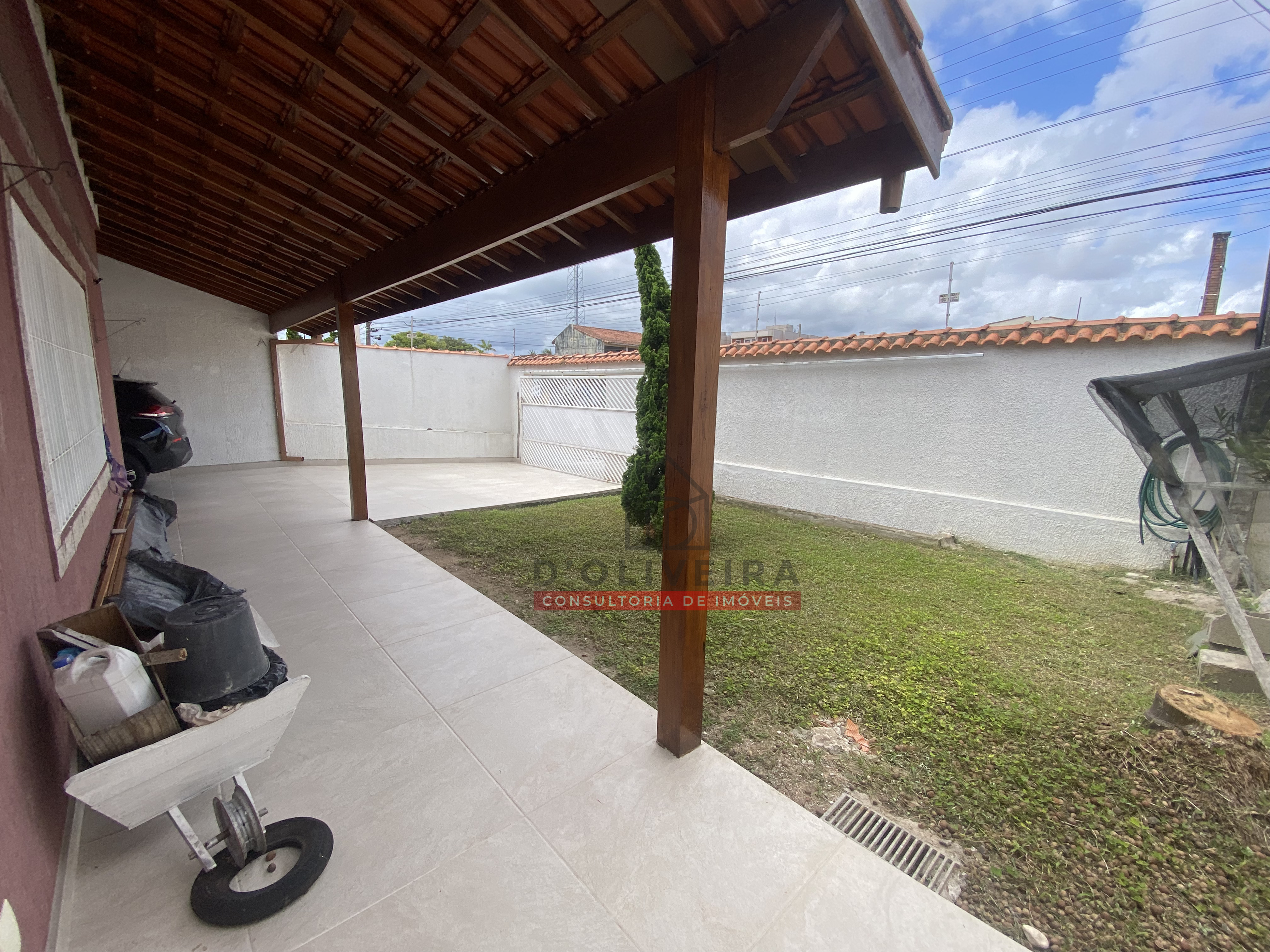 Caso com piscina e churrasqueira à venda no Jardim Barra de Jangadas - Peruíbe - SP